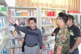 县文广新局局长田发奎亲临农家书屋指导工作